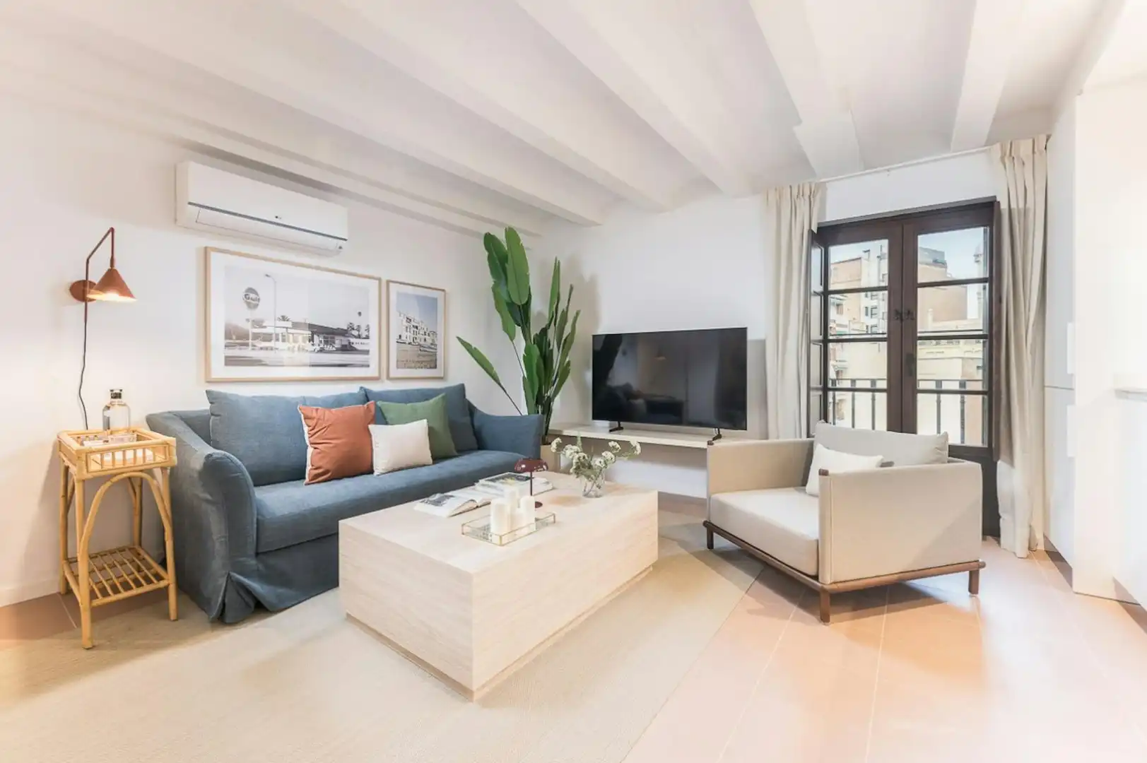 Living room of Flat for rent in Valencia  with Air Conditioner, Heating and Private garden