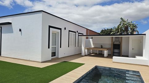 VENTA EN GUARGACHO DE DOS CASAS CON PISCINA