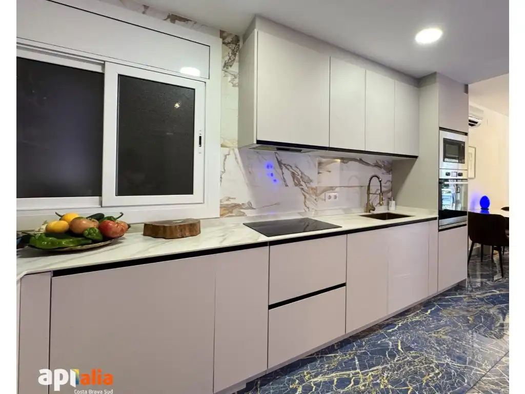 Cuina de Apartament en venda en Lloret de Mar amb Aire condicionat, Calefacció i Forn