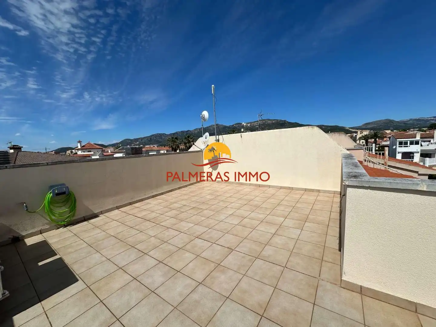 Vista exterior de Casa o chalet en venta en Mont-roig del Camp con Piscina y Amueblado
