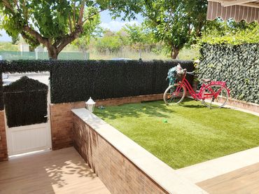 Adossat amb jardí en venda a Via de Corneli Àtic