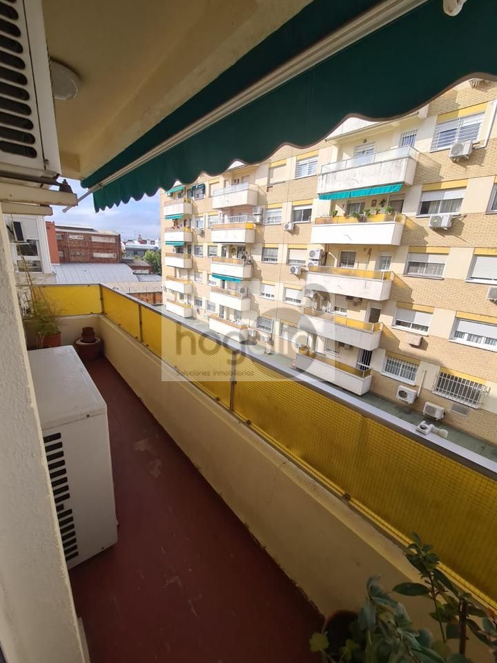 Exterior view of Flat to rent in  Sevilla Capital  with Air Conditioner and Terrace