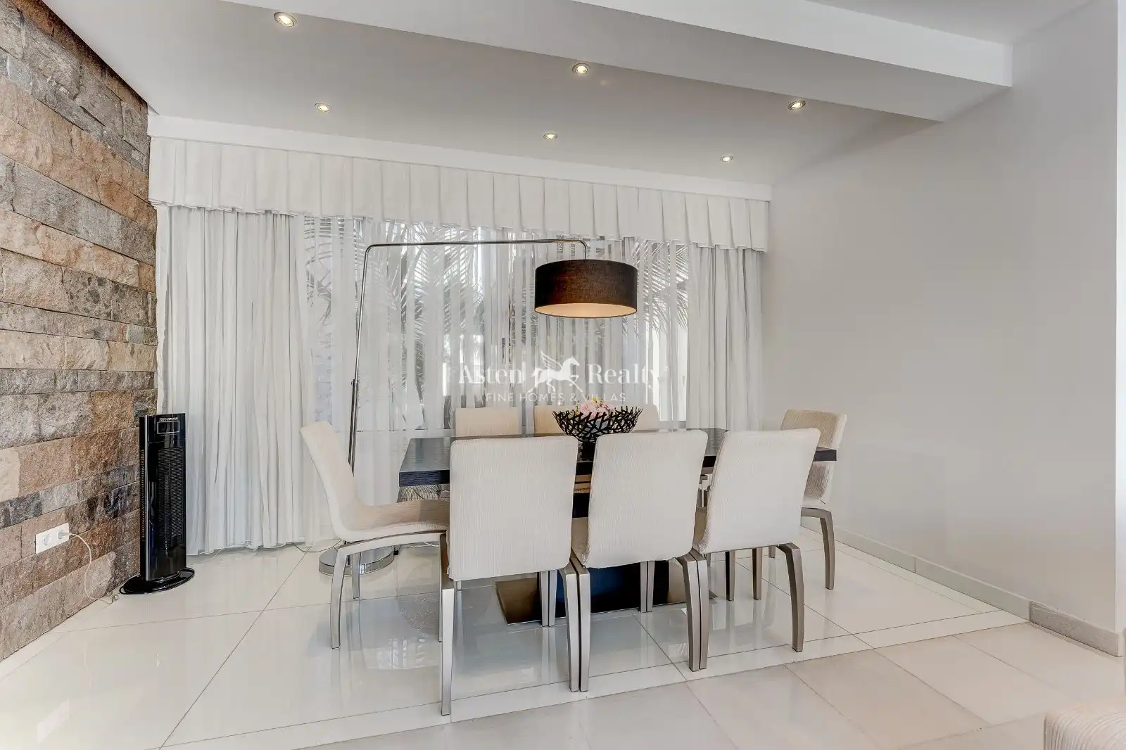 House with pool for sale in Londres, imagen 20