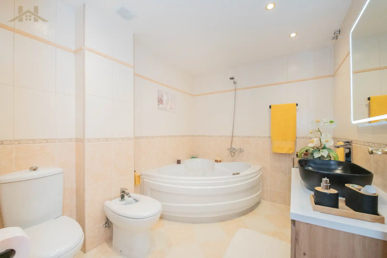 Baño de Casa adosada en venta en Navalcarnero con Aire acondicionado, Calefacción y Jardín privado
