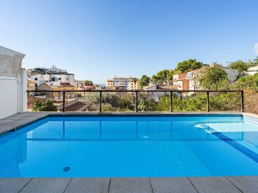 Xalet amb piscina en venda a Ponent