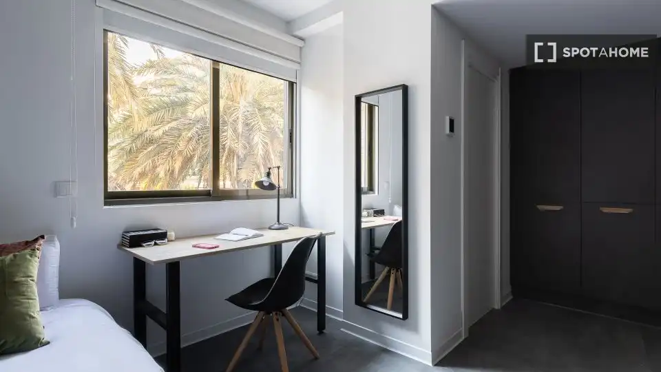 Bedroom of Flat for rent in Valencia  with Air Conditioner, Heating and Furnished