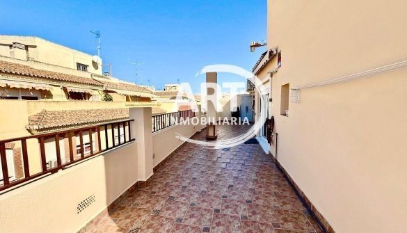 Vista exterior de Àtic en venda en Paterna amb Aire condicionat, Terrassa i Traster