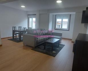 Sala d'estar de Pis de lloguer en Vigo  amb Calefacció, Parquet i Moblat