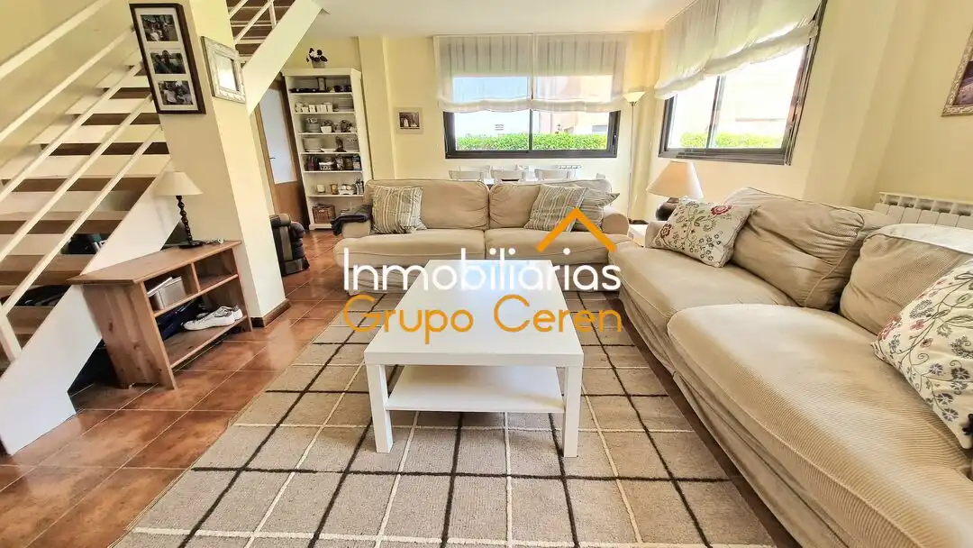 Sala de estar de Casa adosada en venta en Cirueña con Calefacción, Jardín privado y Terraza