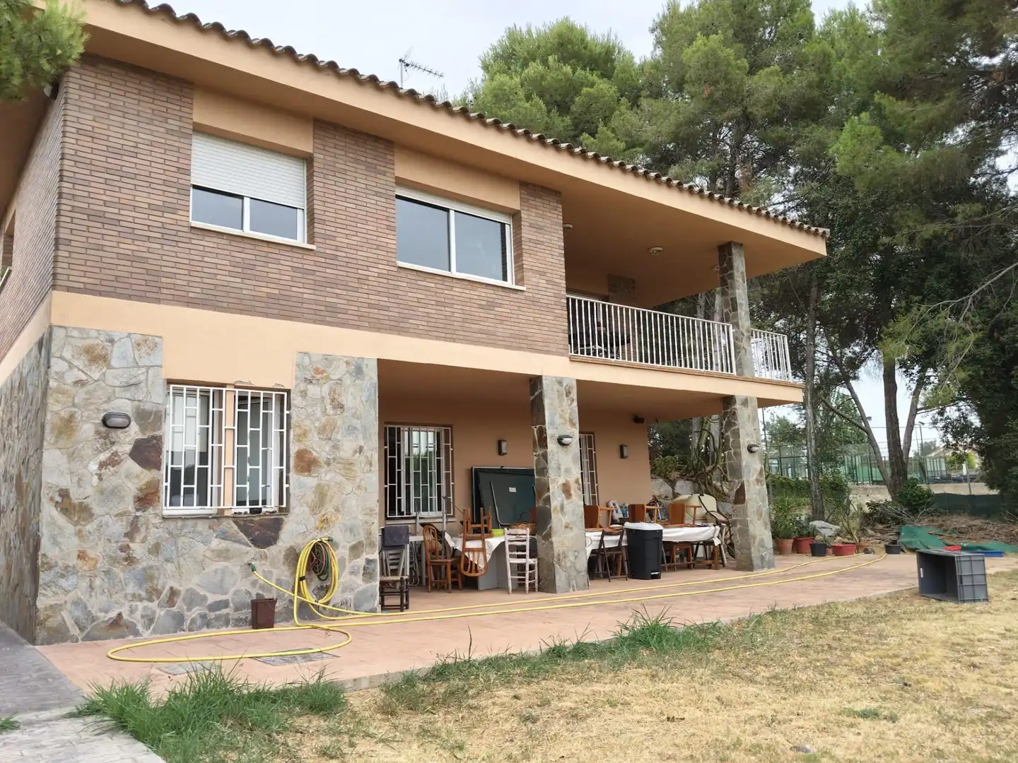 Vista exterior de Casa o xalet en venda en Sabadell amb Aire condicionat, Calefacció i Jardí privat
