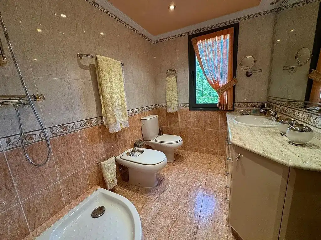 Bathroom of Houses for sale in Cacabelos  with Heating, Parquet flooring and Terrace