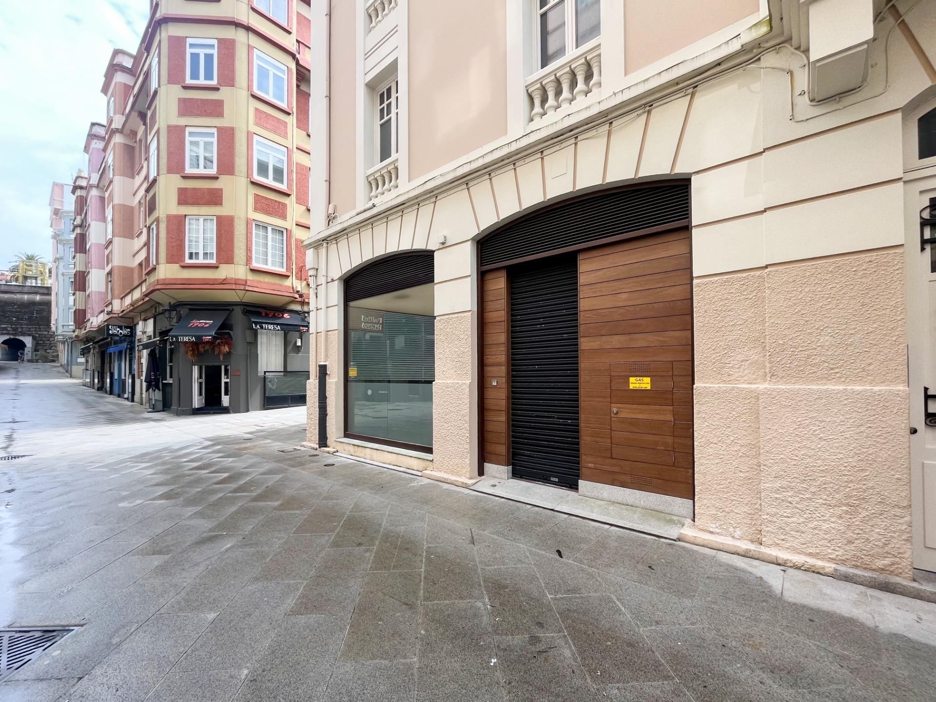 Vista exterior de Local en venda en A Coruña Capital  amb Aire condicionat