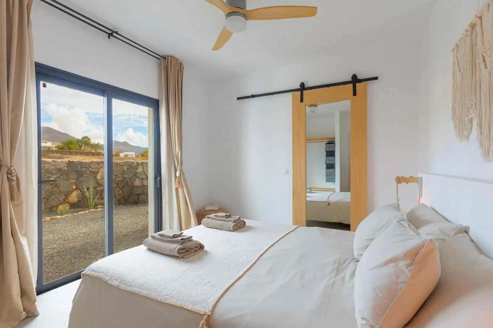 Dormitori de Casa o xalet en venda en La Oliva amb Jardí privat, Terrassa i Traster
