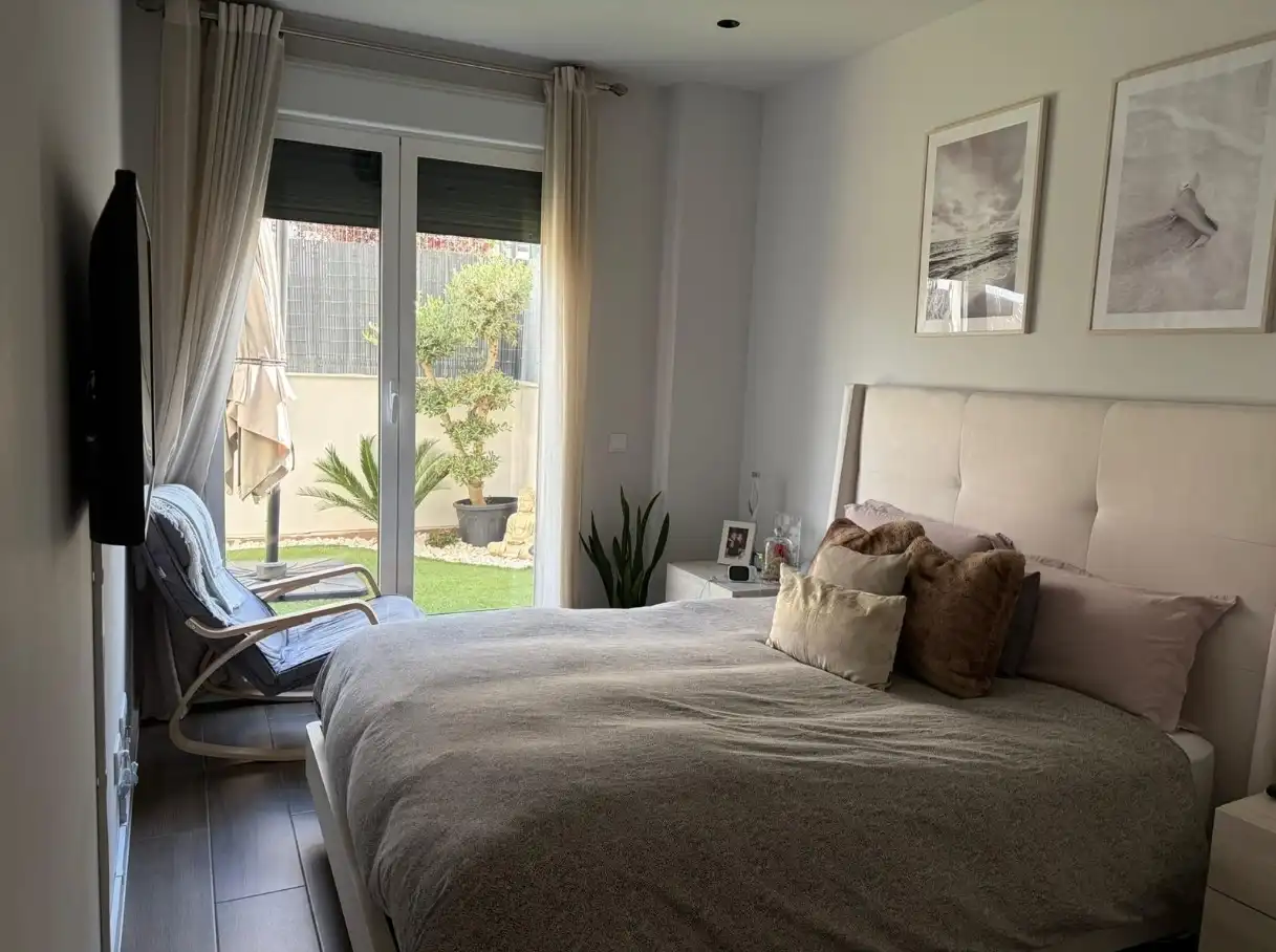Bedroom of Ground floor for sale in Madrid  with Air Conditioner, Heating and Private garden