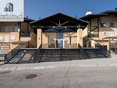 Vista exterior de Apartament en venda en Sierra Nevada amb Terrassa i Balcó