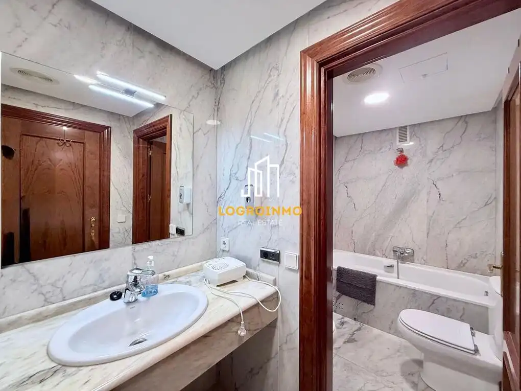 Badezimmer von Wohnung zur Miete in  Logroño mit Klimaanlage, Heizung und Abstellraum