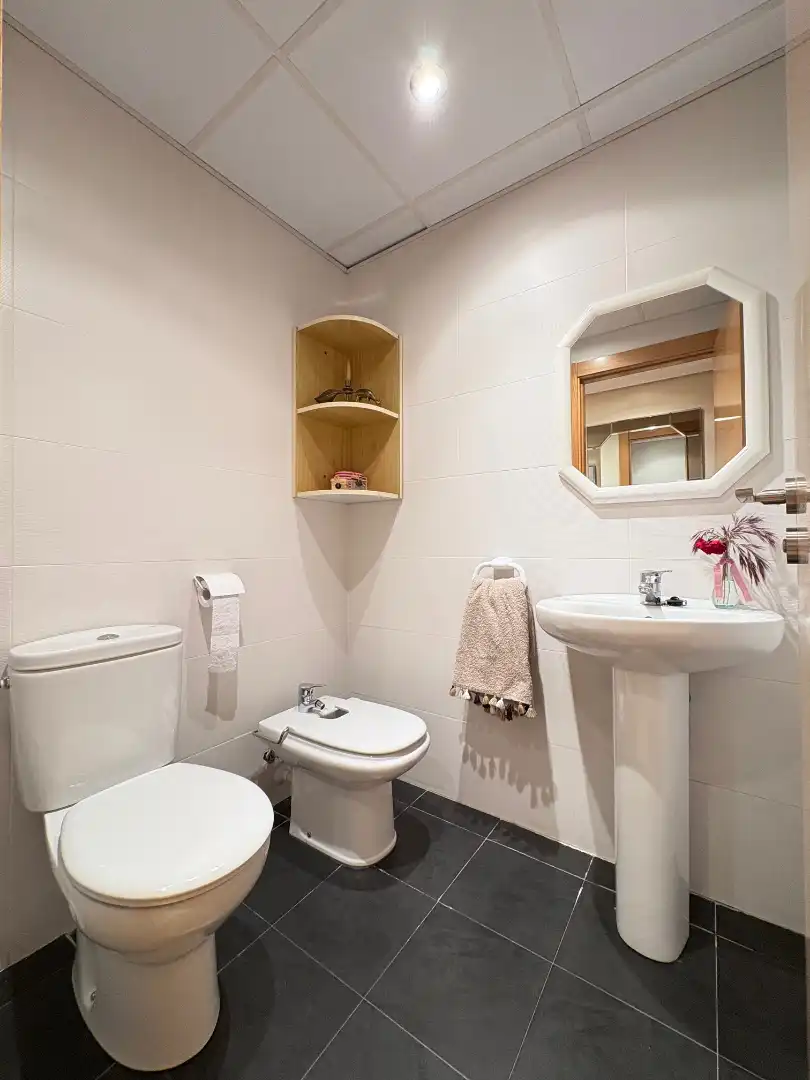 Baño de Apartamento en venta en Arnedo con Calefacción, Parquet y Trastero