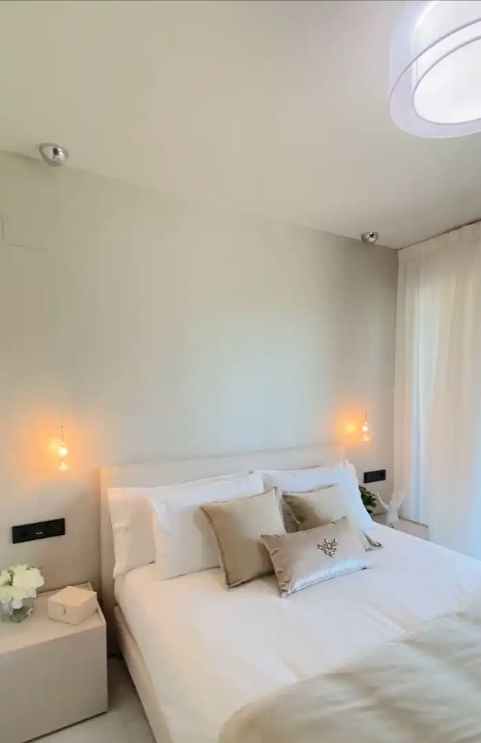 Dormitori de Pis en venda en Marbella amb Aire condicionat, Terrassa i Rentadora