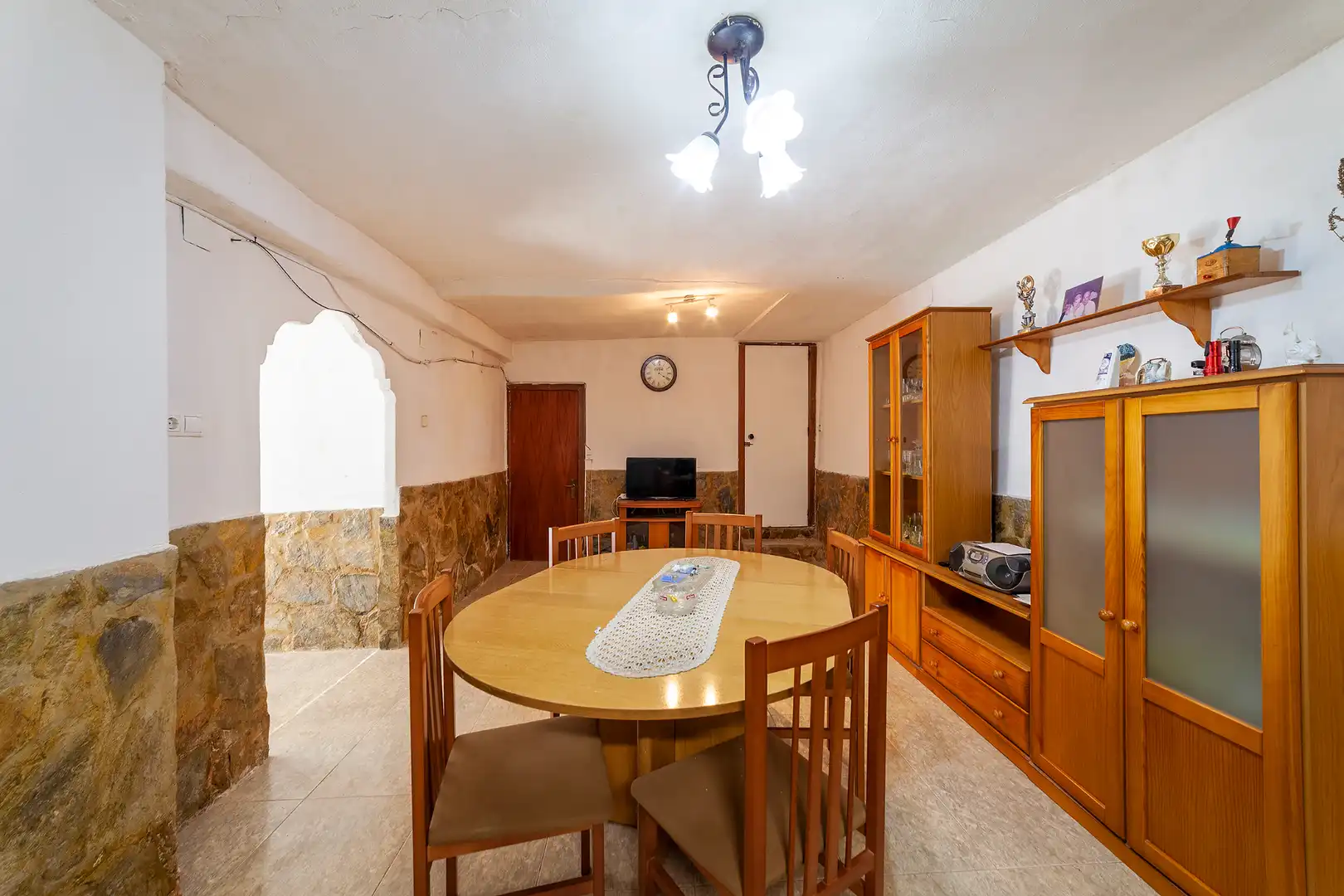 Menjador de Casa o xalet en venda en Venta del Moro amb Terrassa, Moblat i Rentadora