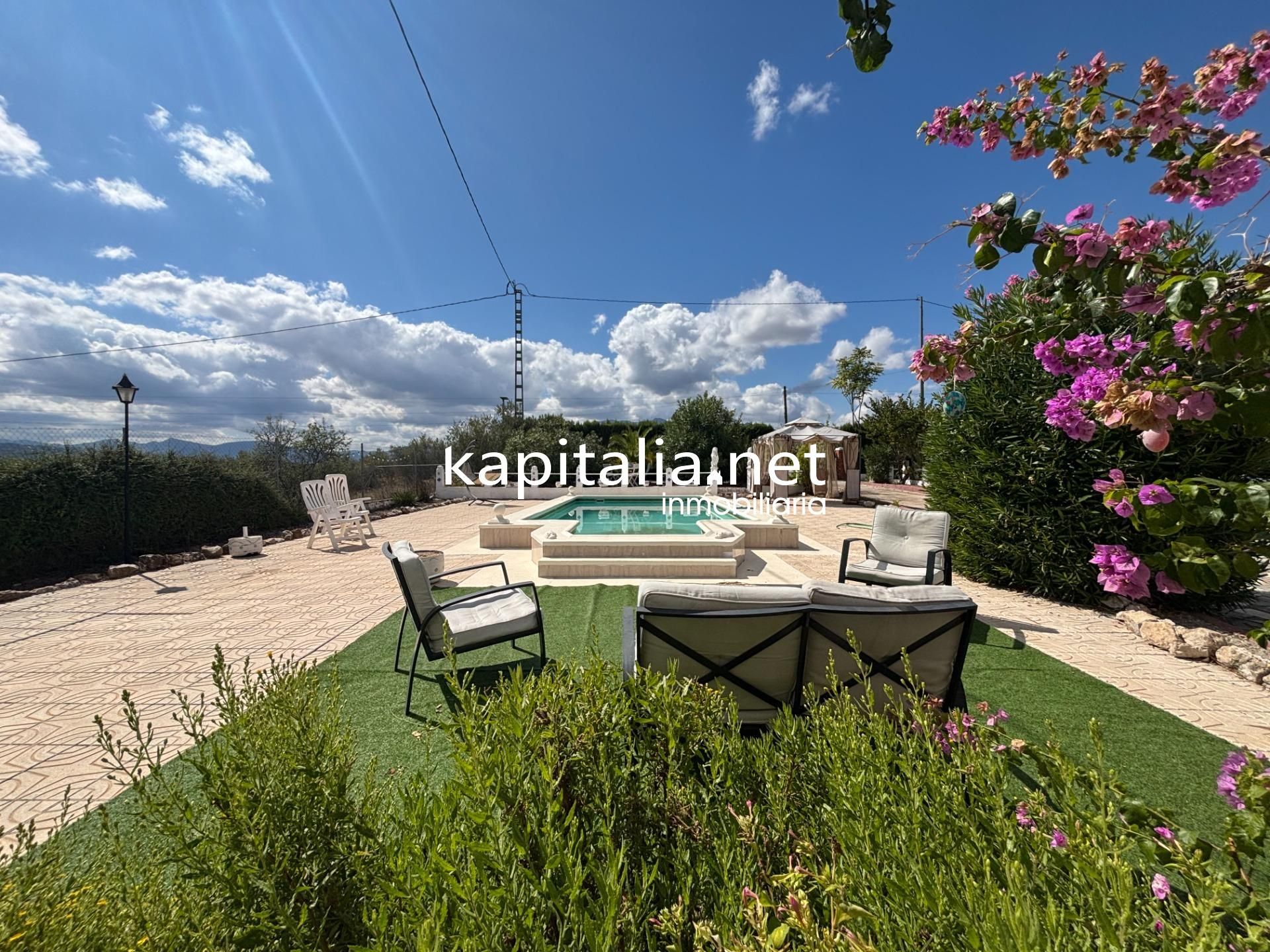 House or chalet for sale in Gaianes  with Air Conditioner, Private garden and Storage room