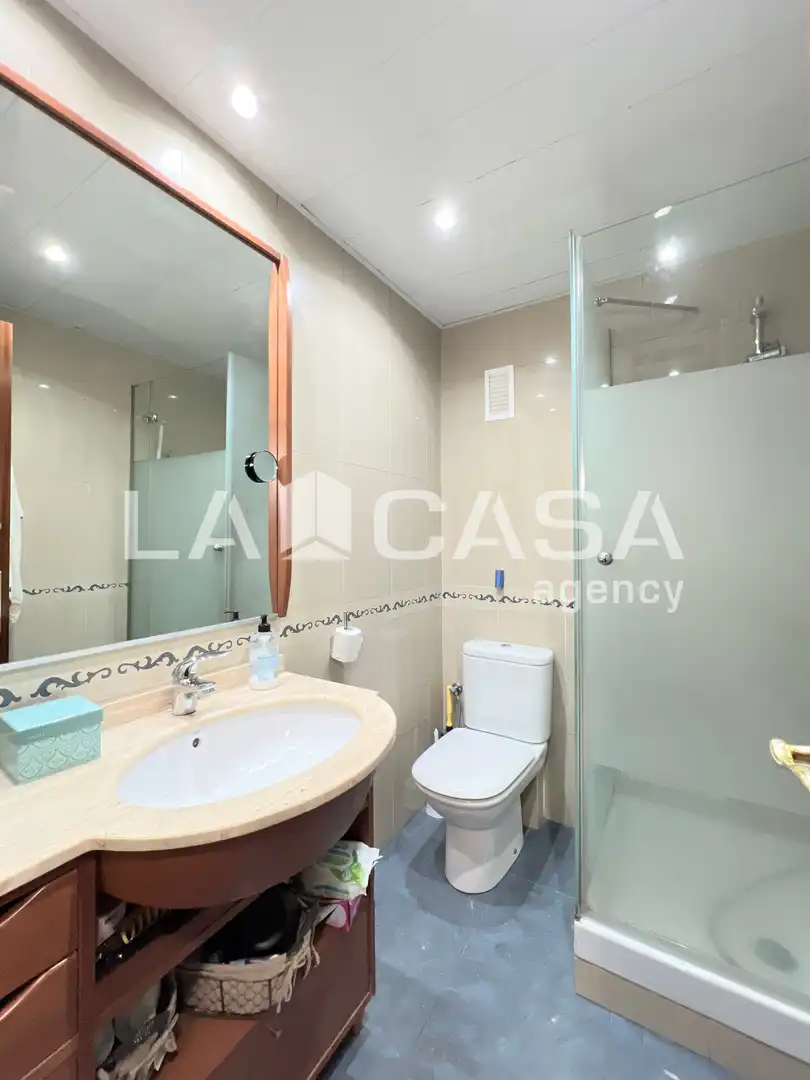 Badezimmer von Wohnung zum Verkauf in Badalona mit Heizung, Abstellraum und Balkon