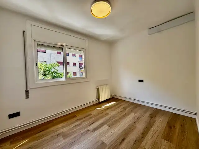 Habitación de Piso en venta en Sabadell con Calefacción, Horno y Microondas