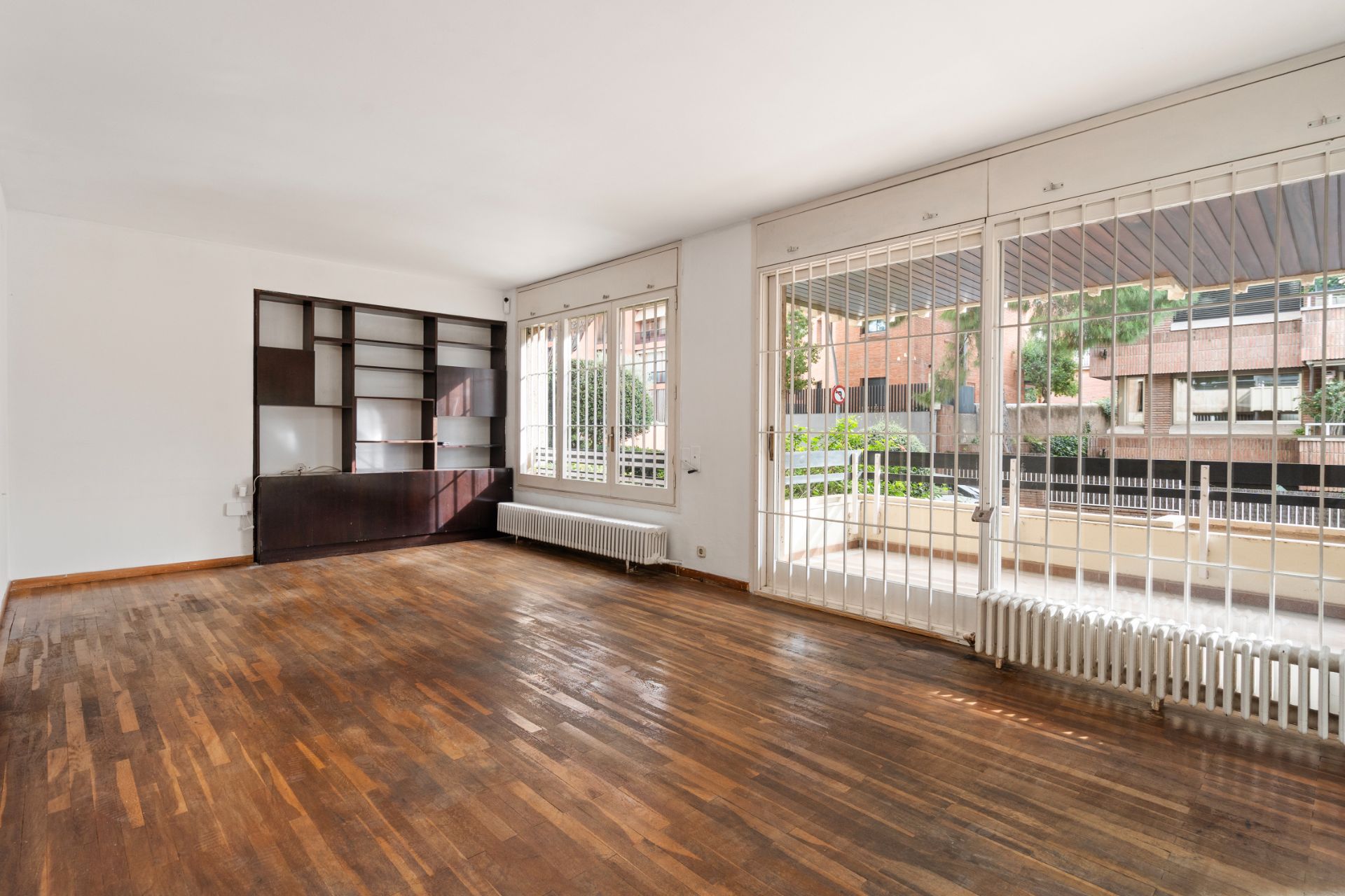 Sala d'estar de Pis en venda en  Barcelona Capital amb Calefacció, Jardí privat i Parquet
