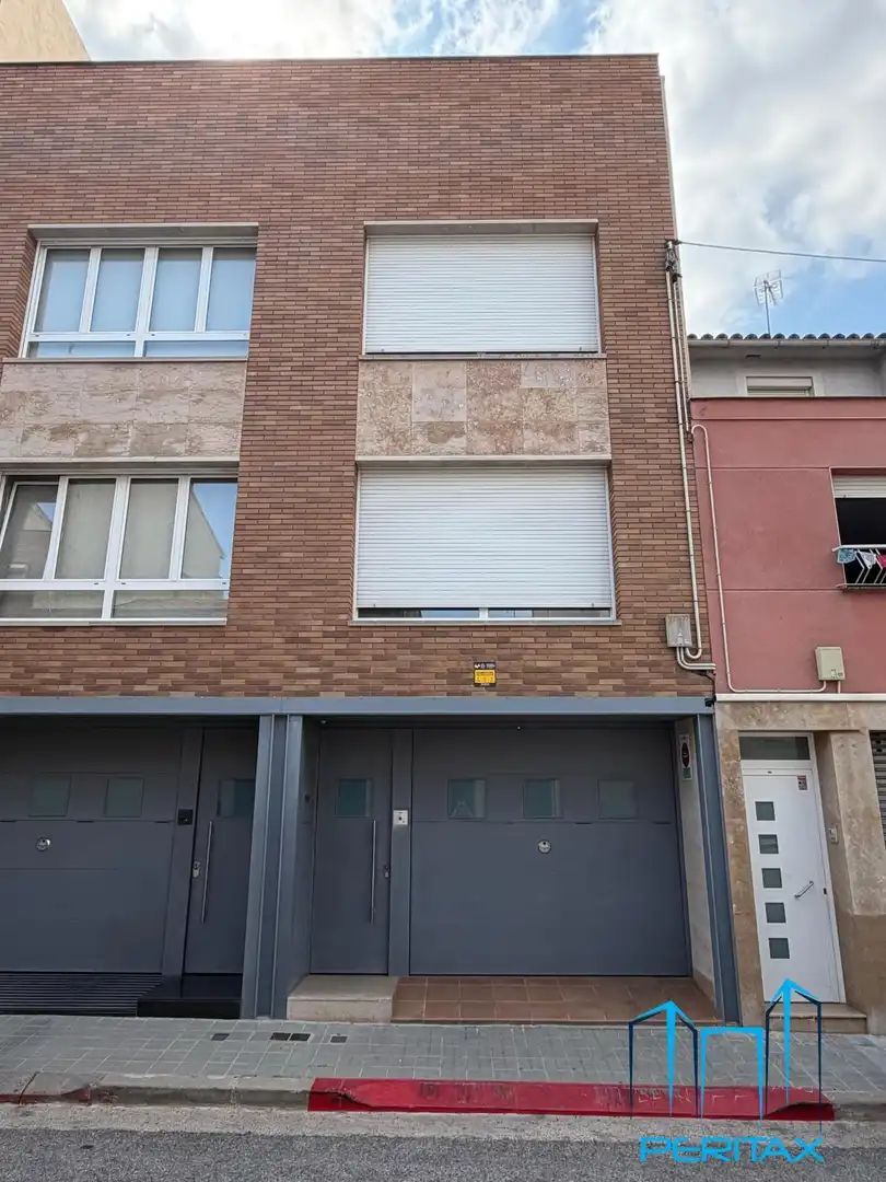 Vista exterior de Casa o xalet en venda en Sabadell amb Aire condicionat, Calefacció i Terrassa