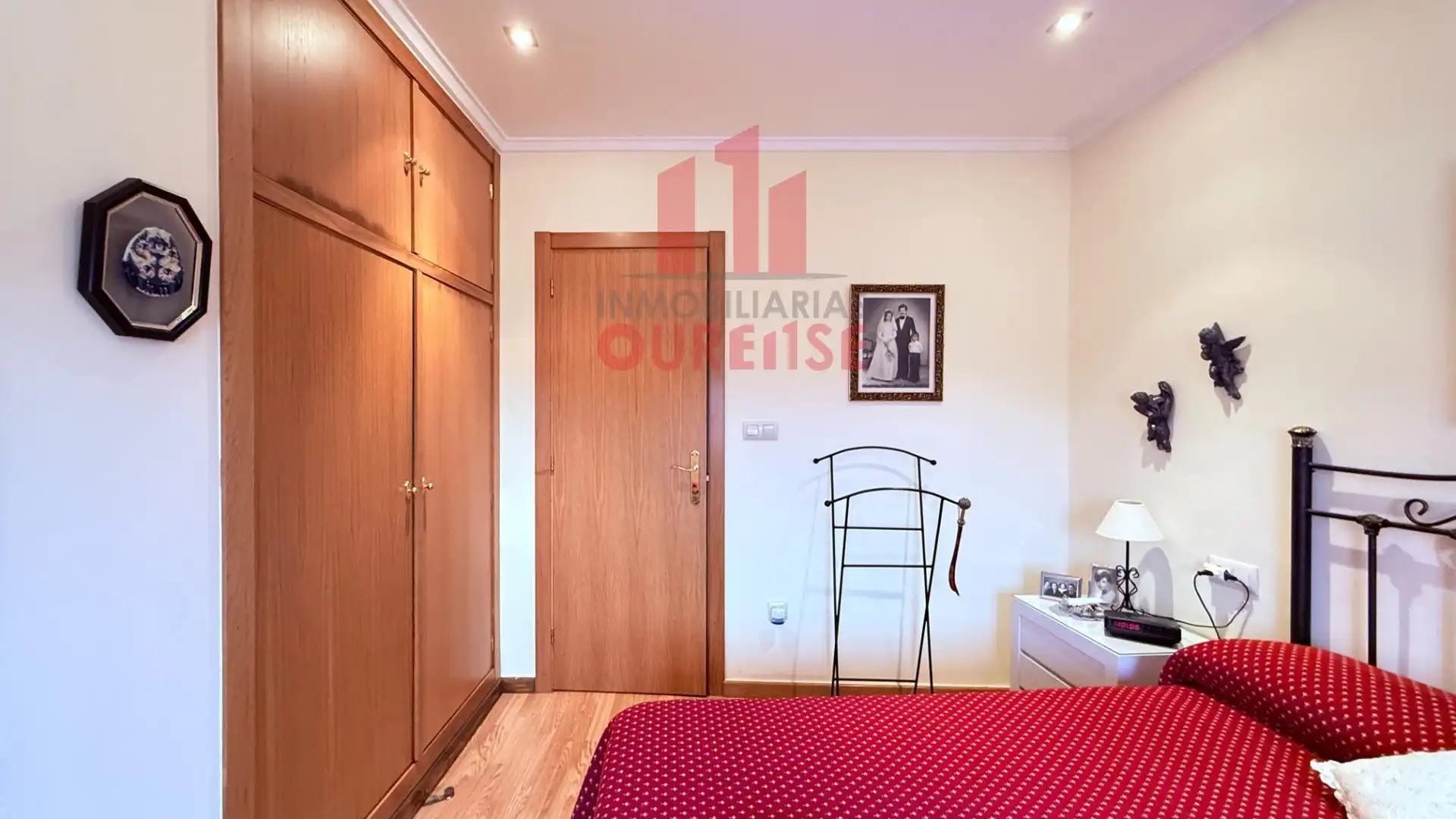 Dormitori de Casa o xalet en venda en San Cibrao das Viñas amb Terrassa i Moblat