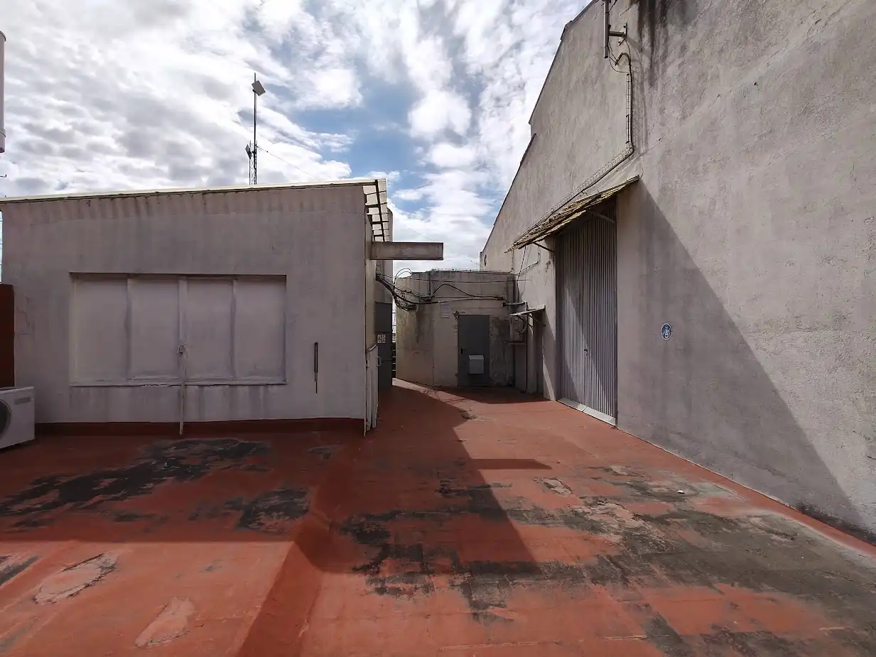 Vista exterior de Nau industrial en venda en Sant Boi de Llobregat