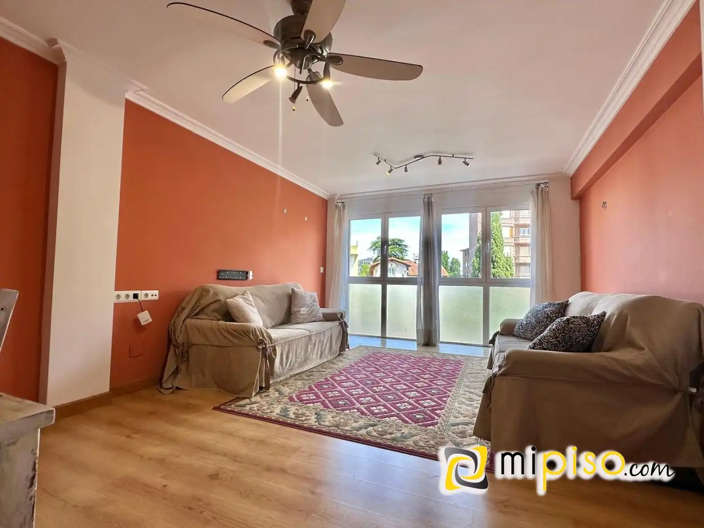 Wohnzimmer von Wohnung zum Verkauf in Colindres mit Heizung und Terrasse