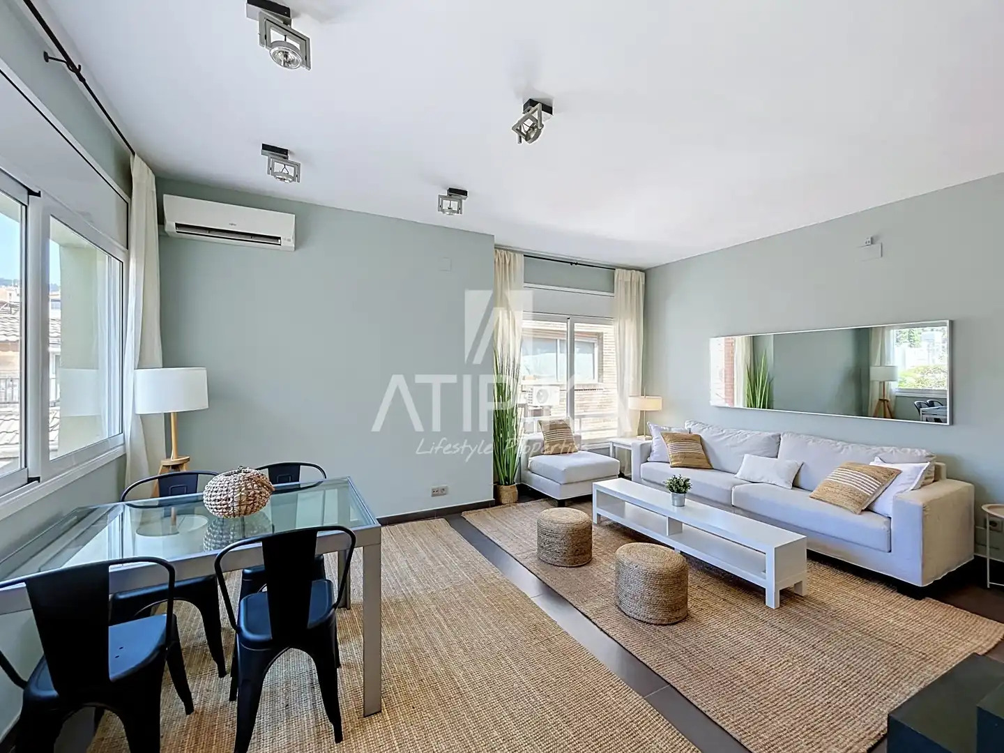Wohnzimmer von Dachboden zur Miete in Barcelona mit Klimaanlage, Heizung und Terrasse