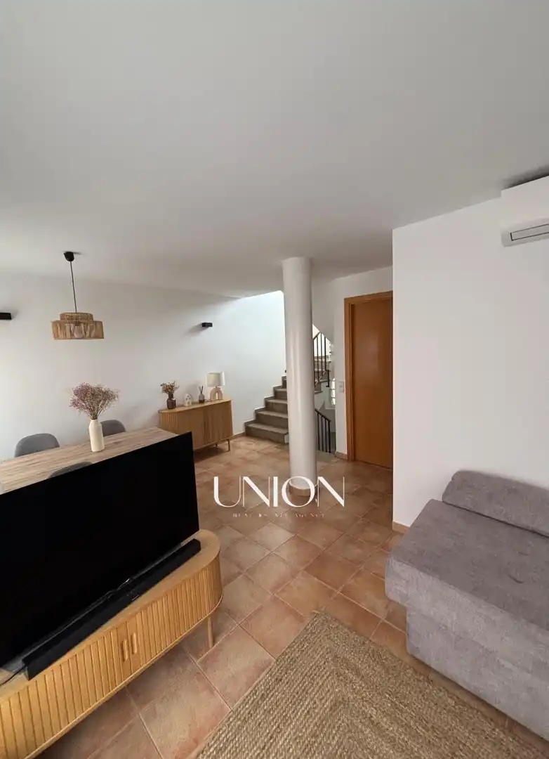 Wohnzimmer von Einfamilien-Reihenhaus zur Miete in Sant Feliu de Guíxols mit Klimaanlage, Heizung und Terrasse