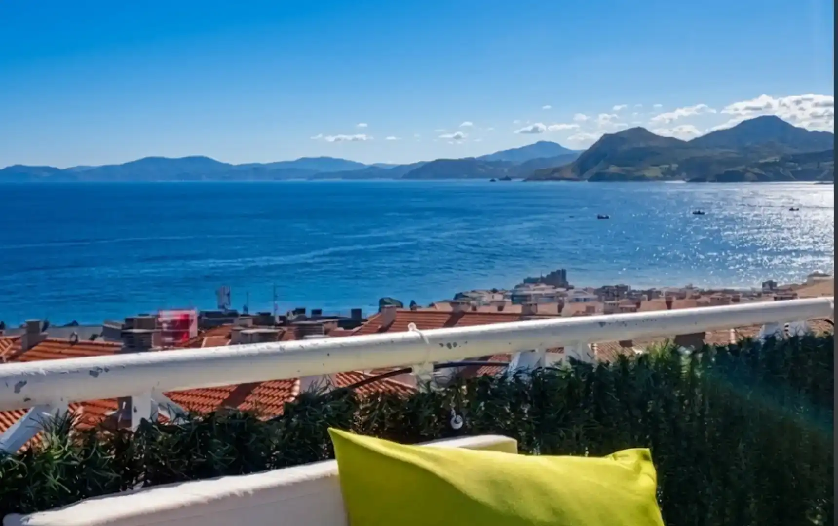 Vista exterior de Pis en venda en Castro-Urdiales