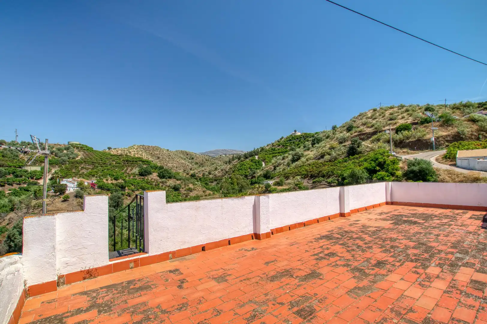 Terrassa de Casa adosada en venda en Canillas de Aceituno amb Jardí privat