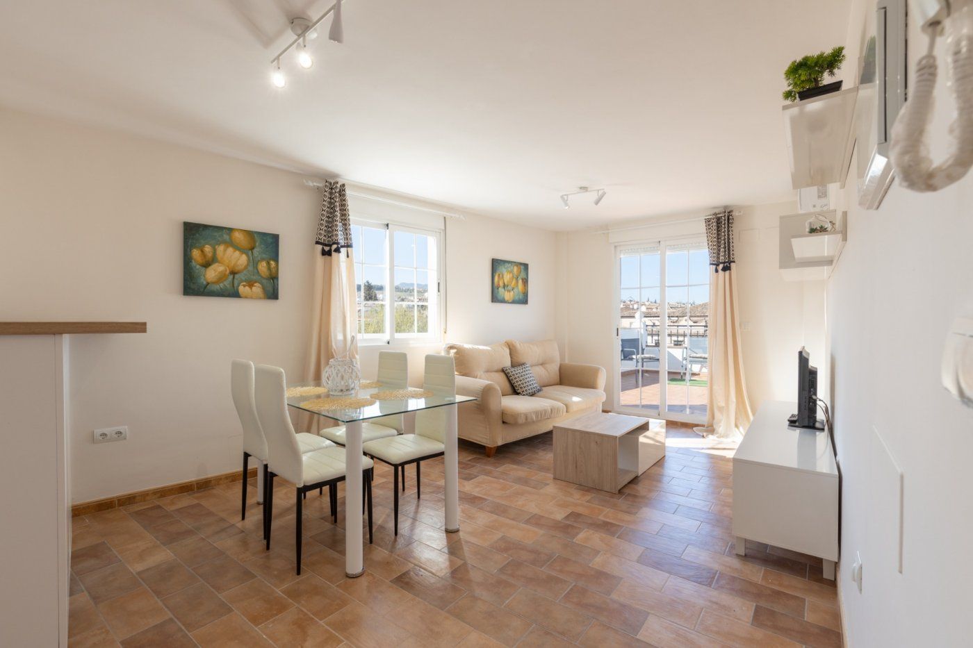 Sala d'estar de Àtic de lloguer en La Zubia amb Calefacció i Terrassa