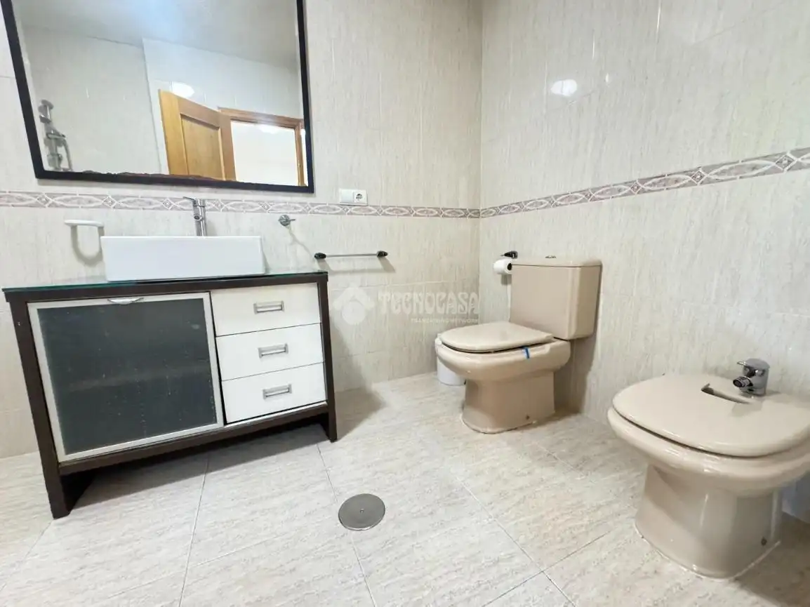 Bathroom of Flat for sale in Ontígola  with Air Conditioner and Heating