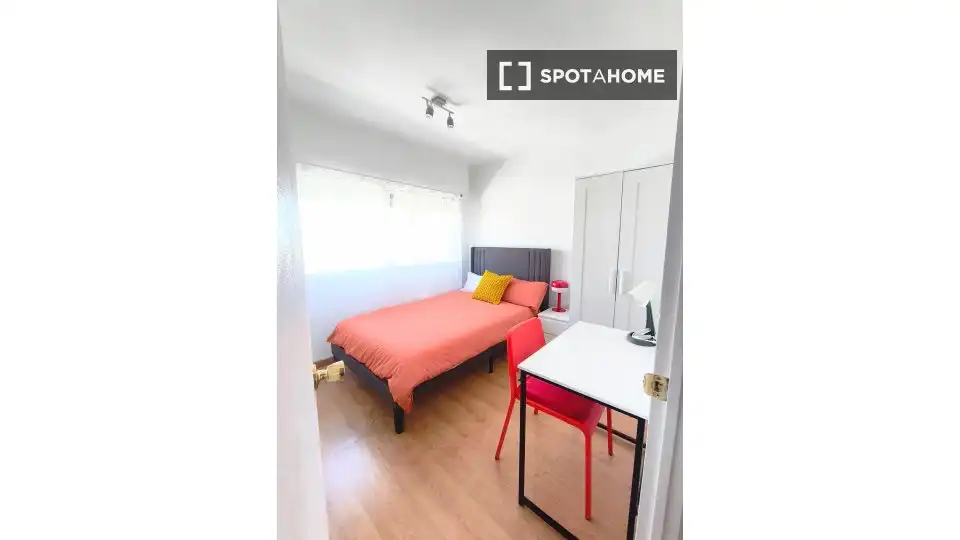 Bedroom of Flat for rent in Madrid  with Air Conditioner, Heating and Furnished