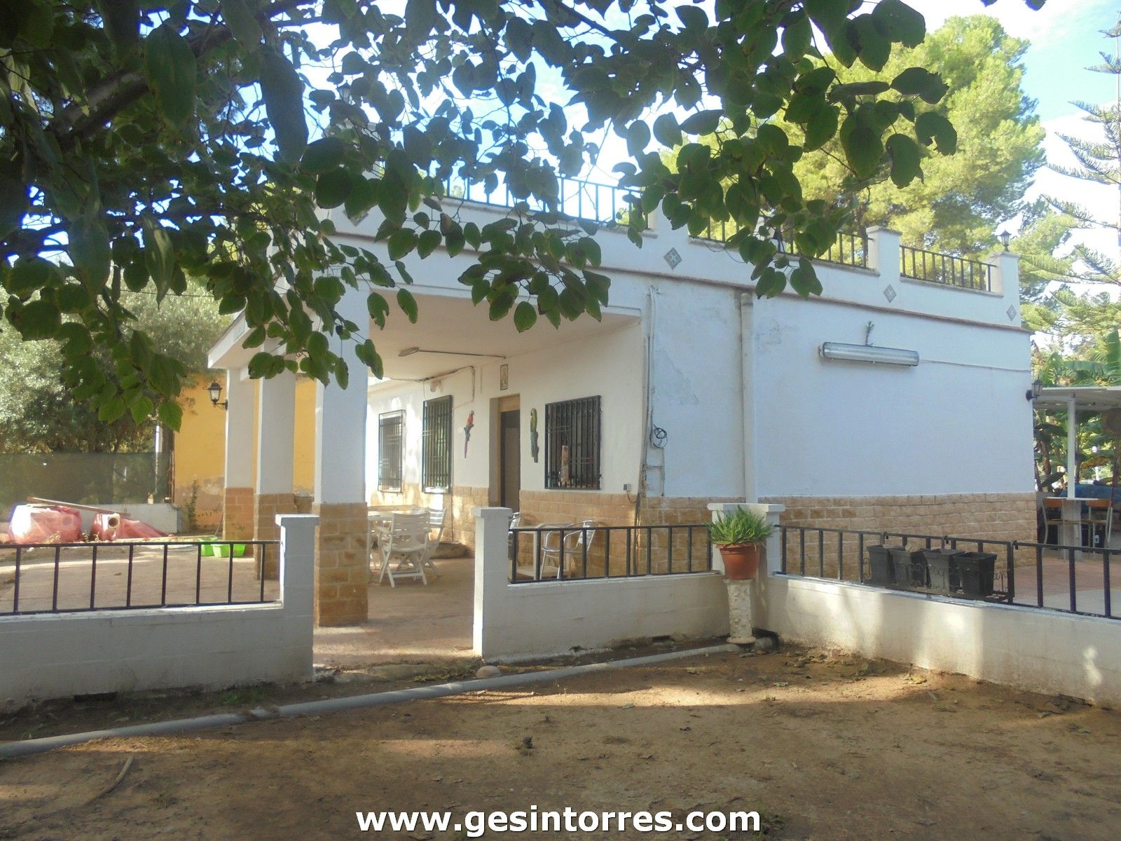 Exterior view of House or chalet for sale in Chiva  with Private garden and Terrace