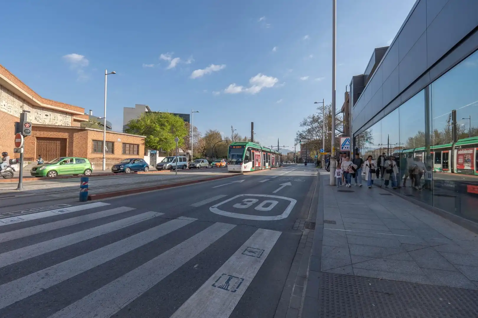 Vista exterior de Pis en venda en Granada amb Aire condicionat i Balcó