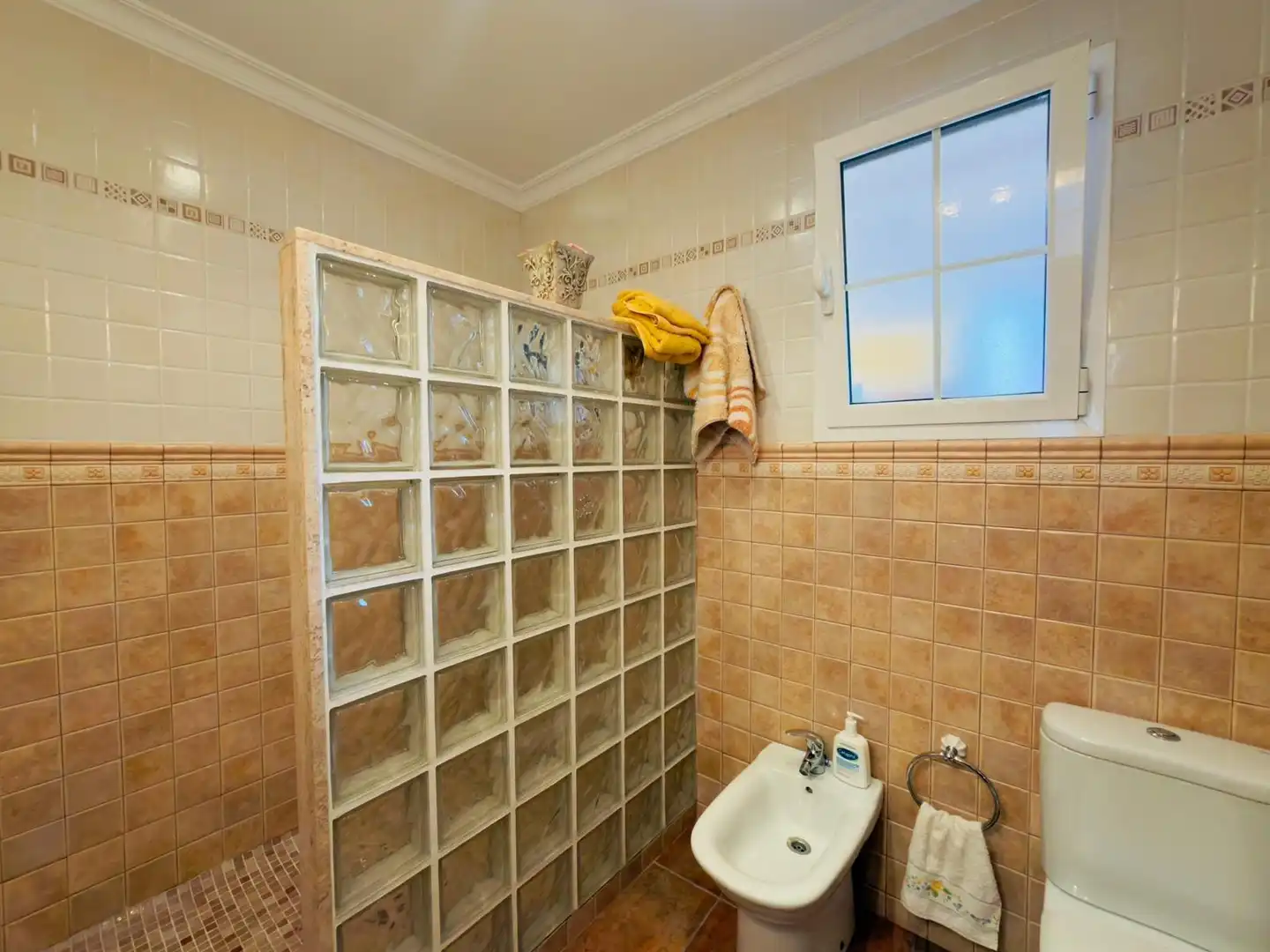 Bathroom of Houses for sale in La Granja de la Costera  with Air Conditioner
