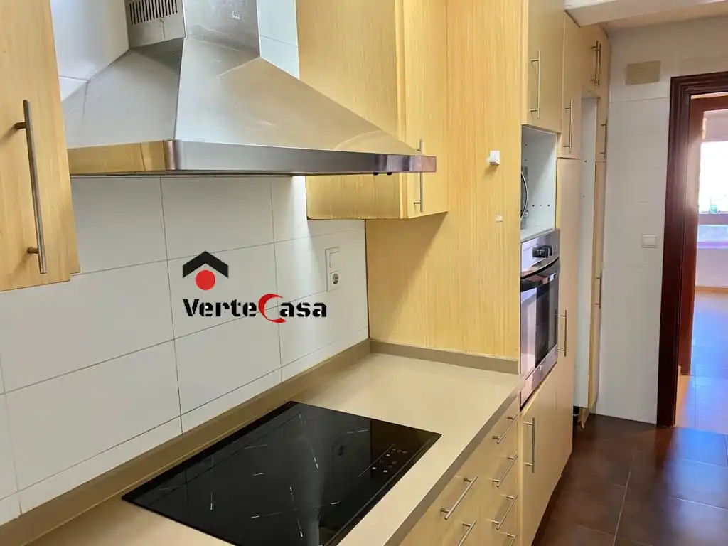Cuina de Pis de lloguer en Valencia amb Aire condicionat i Terrassa