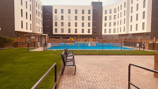 Piscina de Pis en venda en  Logroño amb Aire condicionat, Calefacció i Traster