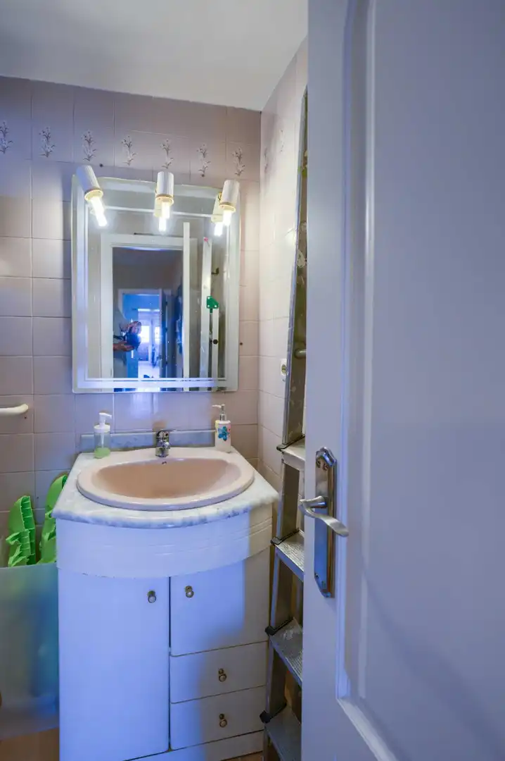 Badezimmer von Wohnung zum Verkauf in Sevilla mit Klimaanlage, Heizung und Abstellraum