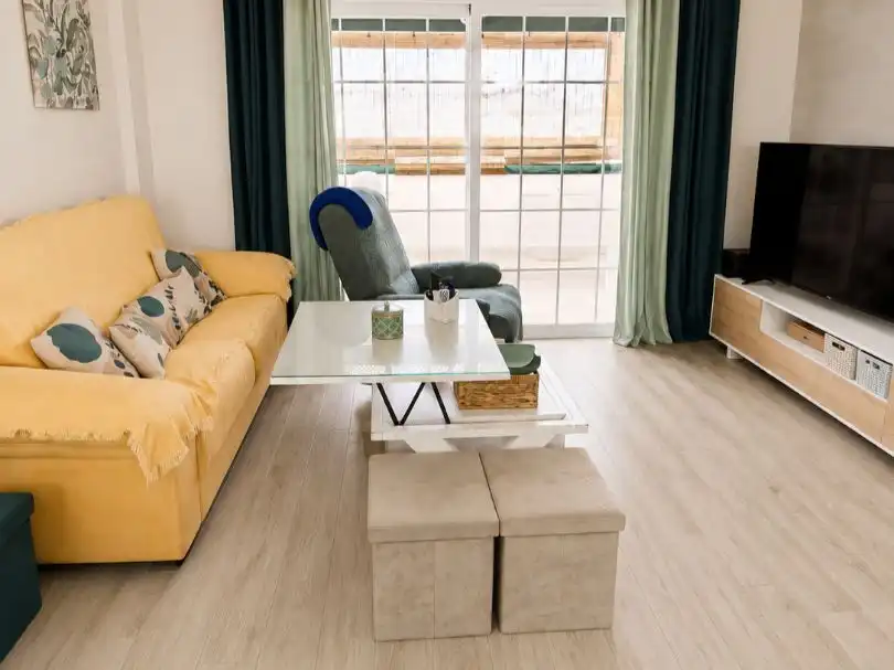 Sala de estar de Casa adosada en venta en Almuñécar con Aire acondicionado, Terraza y Balcón