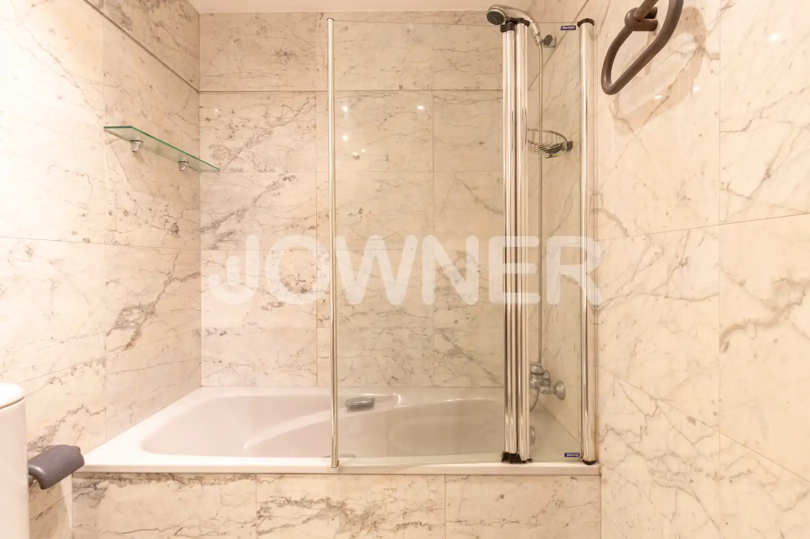 Bathroom of Flat for sale in Madrid  with Air Conditioner, Storage room and Oven