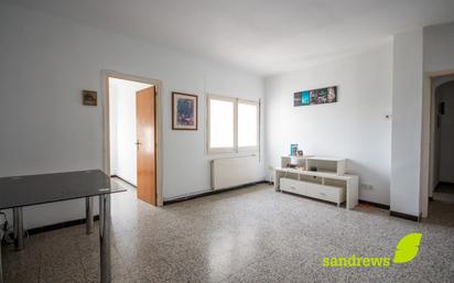 Sala d'estar de Casa adosada en venda en Figueres amb Terrassa i Balcó