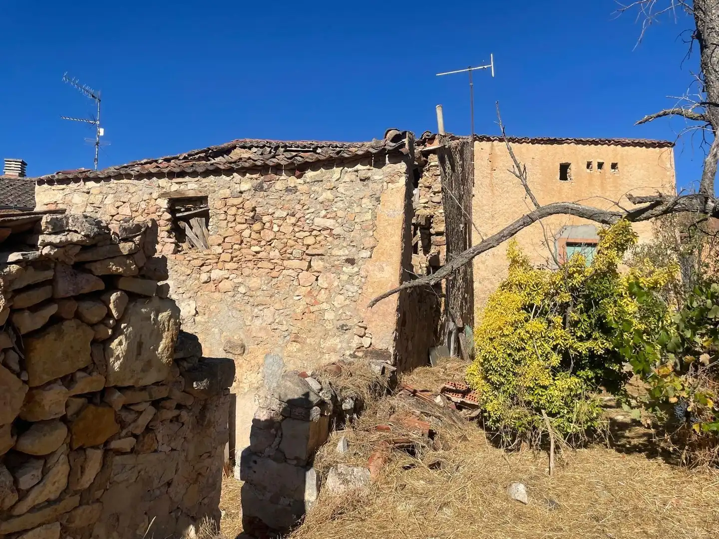 Vista exterior de Casa o xalet en venda en Caballar amb Jardí privat