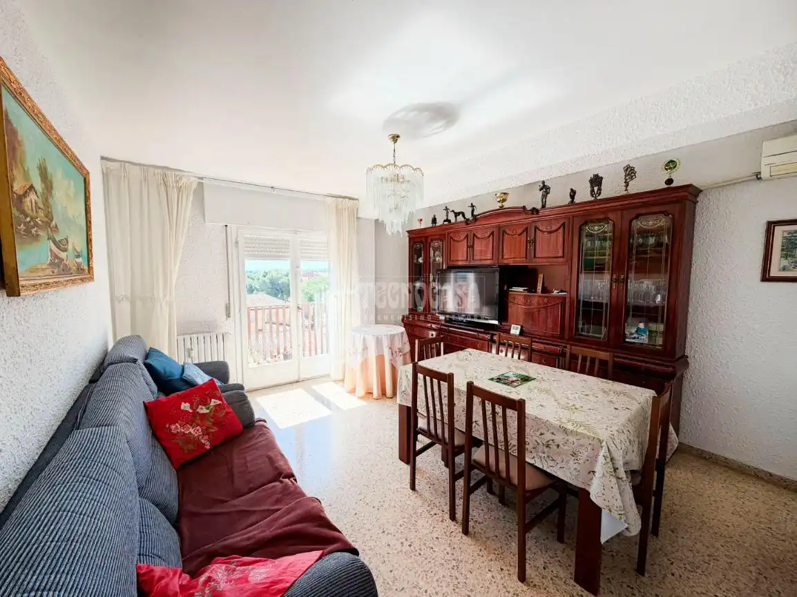 Living room of Flat for sale in Zaragoza  with Heating and Balcony