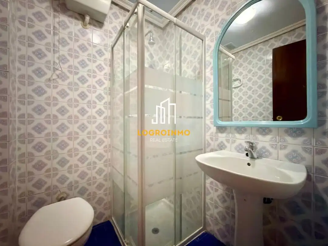 Badezimmer von Wohnung zum Verkauf in  Logroño mit Heizung und Terrasse